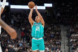 格威:在NBA阵容变化很常见 我们失去了三球&小乔 但也迎来新人