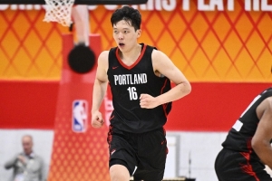 开拓者自媒体:杨瀚森已处于边缘位置 即战力低于新签的两位中锋