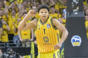 可圈可点!39号秀卡伊尔13中6拿到19分4助3断 三分7中3