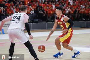 媒体人:亚运会男篮留洋球员缺阵 由老中青三代同时组成比较合理