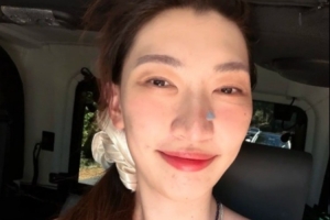 元气满满!韩旭晒个人照:细腻的你唯独没有窥见自己的珍贵